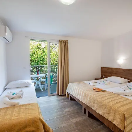 Ilyssion Pefki (Rhodes)